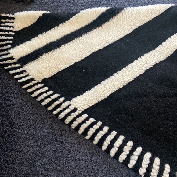 Maeve for Anthropology Cape - Picture 4 of 6